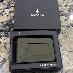 NIB ALPAKA Axogrid 210D Green Zip ID Wallet